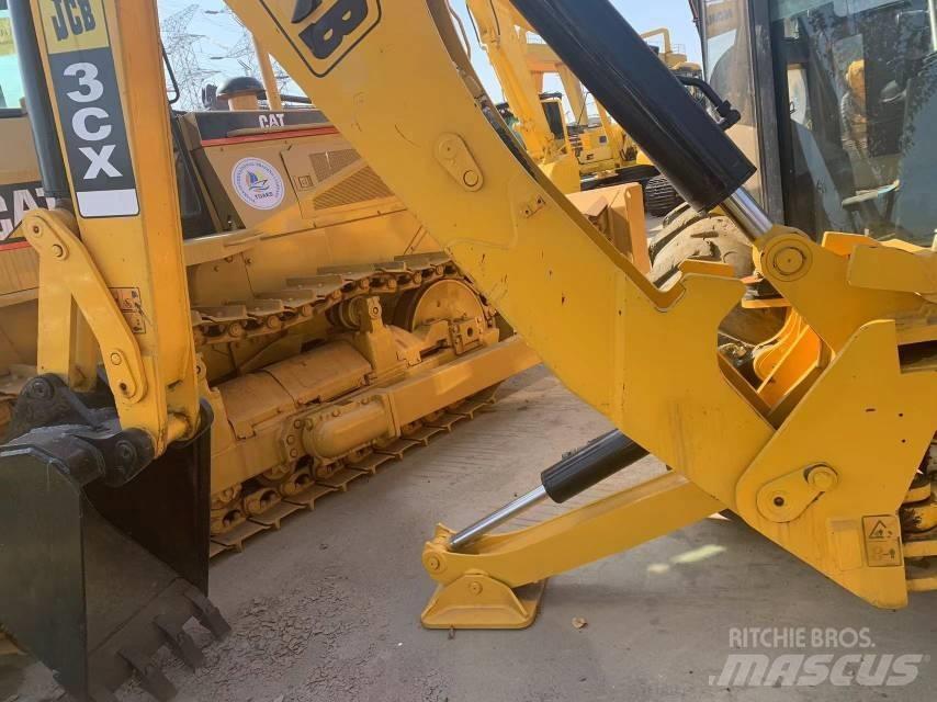 JCB 3 CX Iekrāvēji uz riteņiem