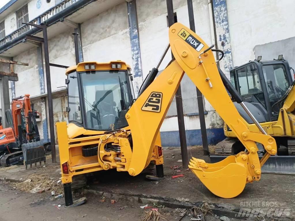 JCB 3 CX Ekskavatori uz riteņiem