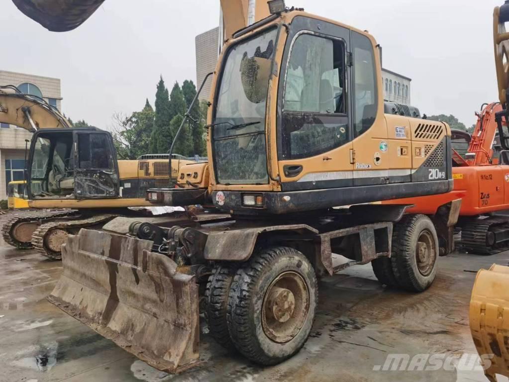 Hyundai R210W-9 Ekskavatori uz riteņiem