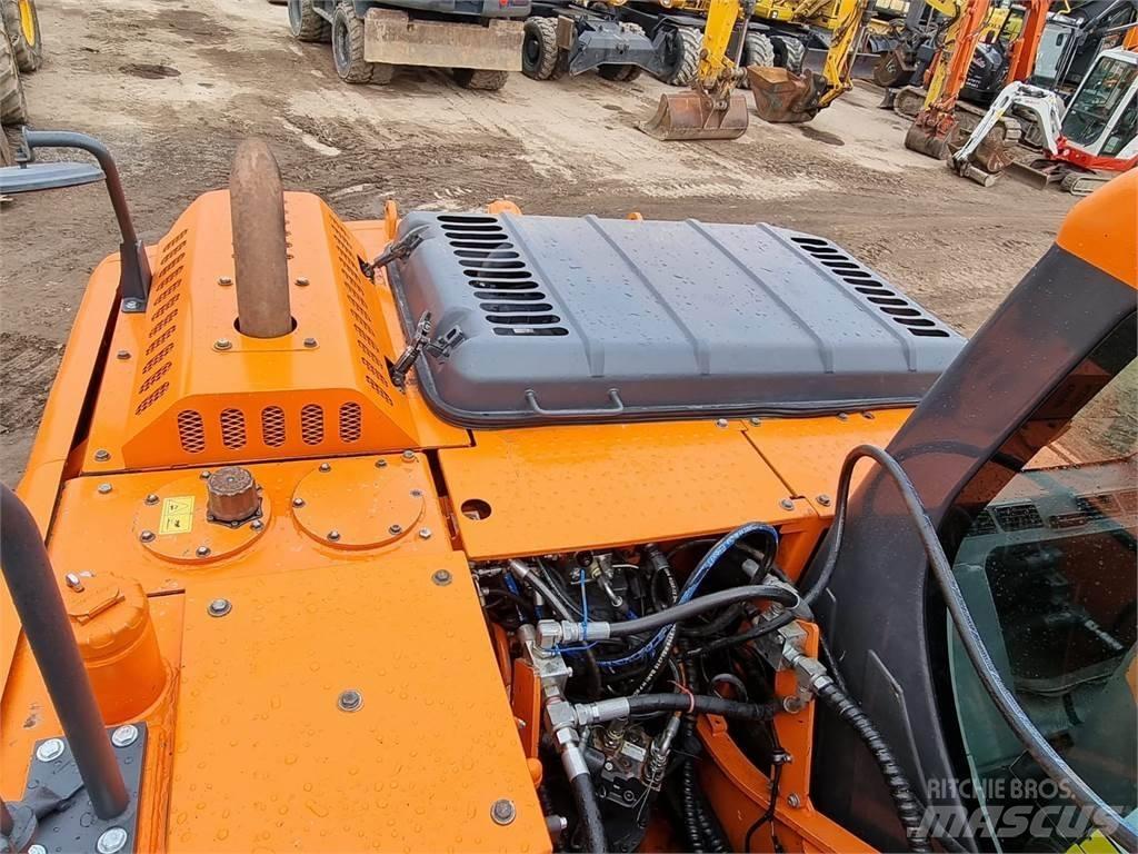 Doosan DX 140 LC-3 Kāpurķēžu ekskavatori