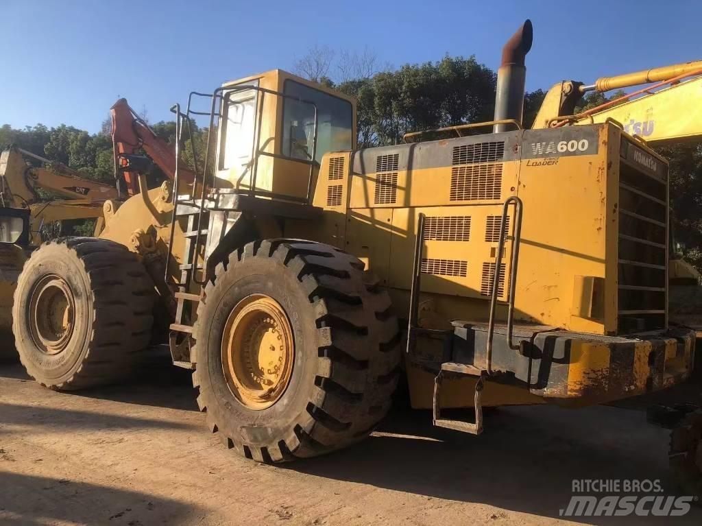 Komatsu WA 600-3 Iekrāvēji uz riteņiem