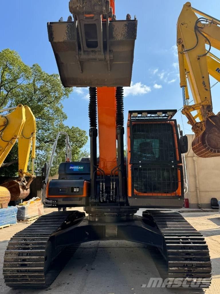 Doosan DX 225 Kāpurķēžu ekskavatori