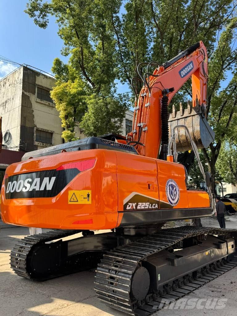Doosan DX 225 Kāpurķēžu ekskavatori