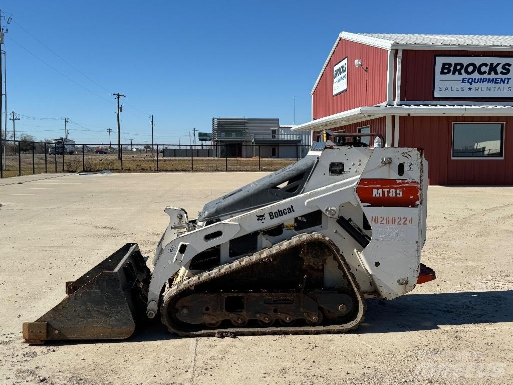 Bobcat MT 85 Lietoti riteņu kompaktiekrāvēji