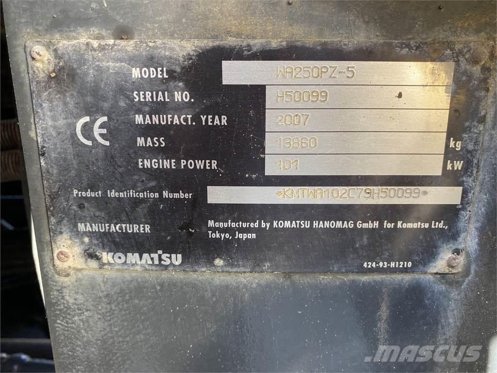 Komatsu WA250PZ-5 Iekrāvēji uz riteņiem