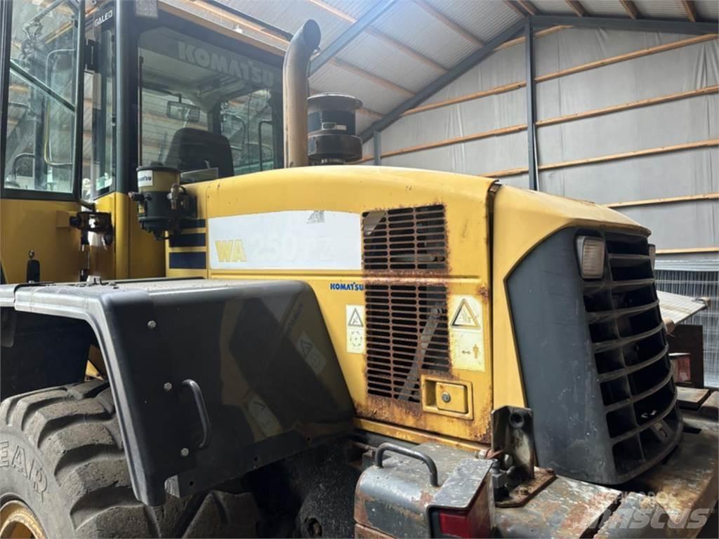 Komatsu WA250PZ-5 Iekrāvēji uz riteņiem