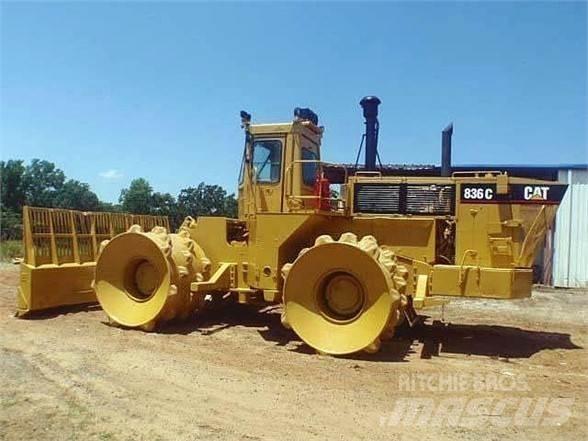 CAT 836C Atkritumu preses