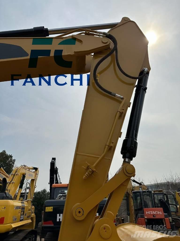 CAT 325 D Kāpurķēžu ekskavatori