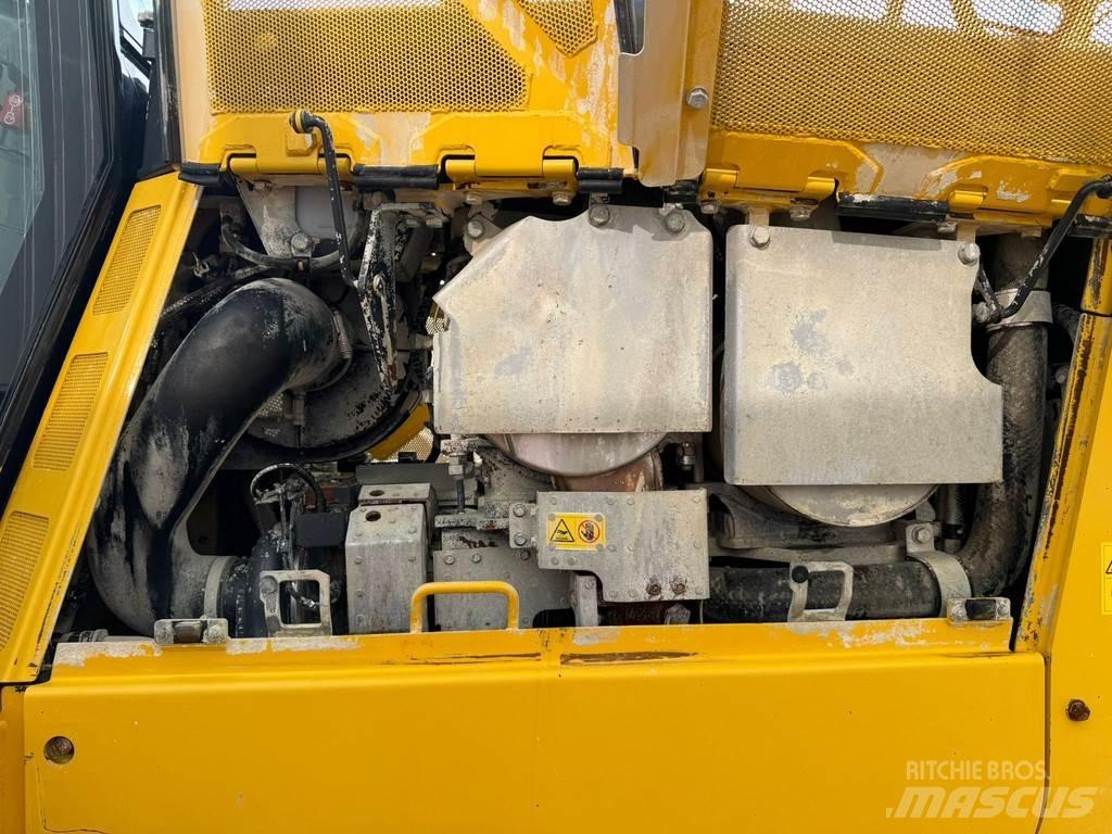 Komatsu D65PXi-18 Kāpurķēžu buldozeri