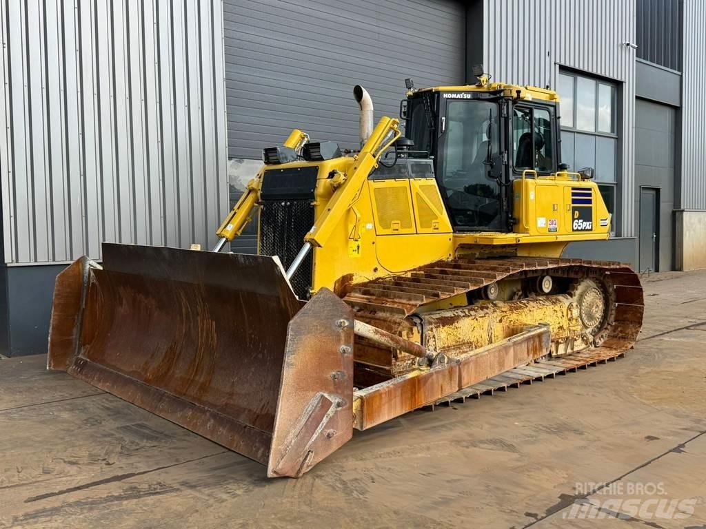 Komatsu D65PXi-18 Kāpurķēžu buldozeri