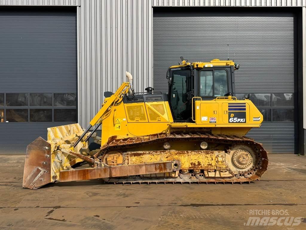 Komatsu D65PXi-18 Kāpurķēžu buldozeri