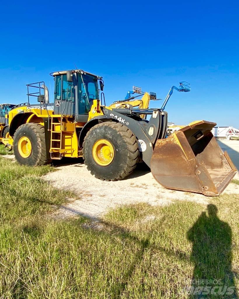 John Deere 844K Iekrāvēji uz riteņiem