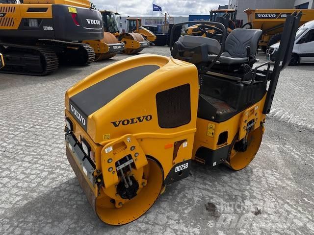 Volvo DD25B Divvalču grunts veltņi