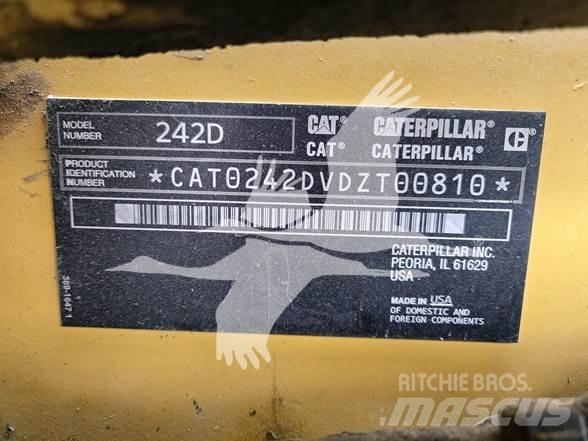 CAT 242D Lietoti riteņu kompaktiekrāvēji