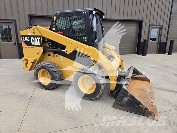 CAT 246D Lietoti riteņu kompaktiekrāvēji