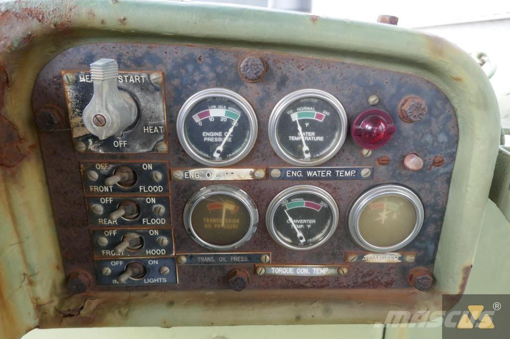 CAT D7F Ex-army Kāpurķēžu buldozeri