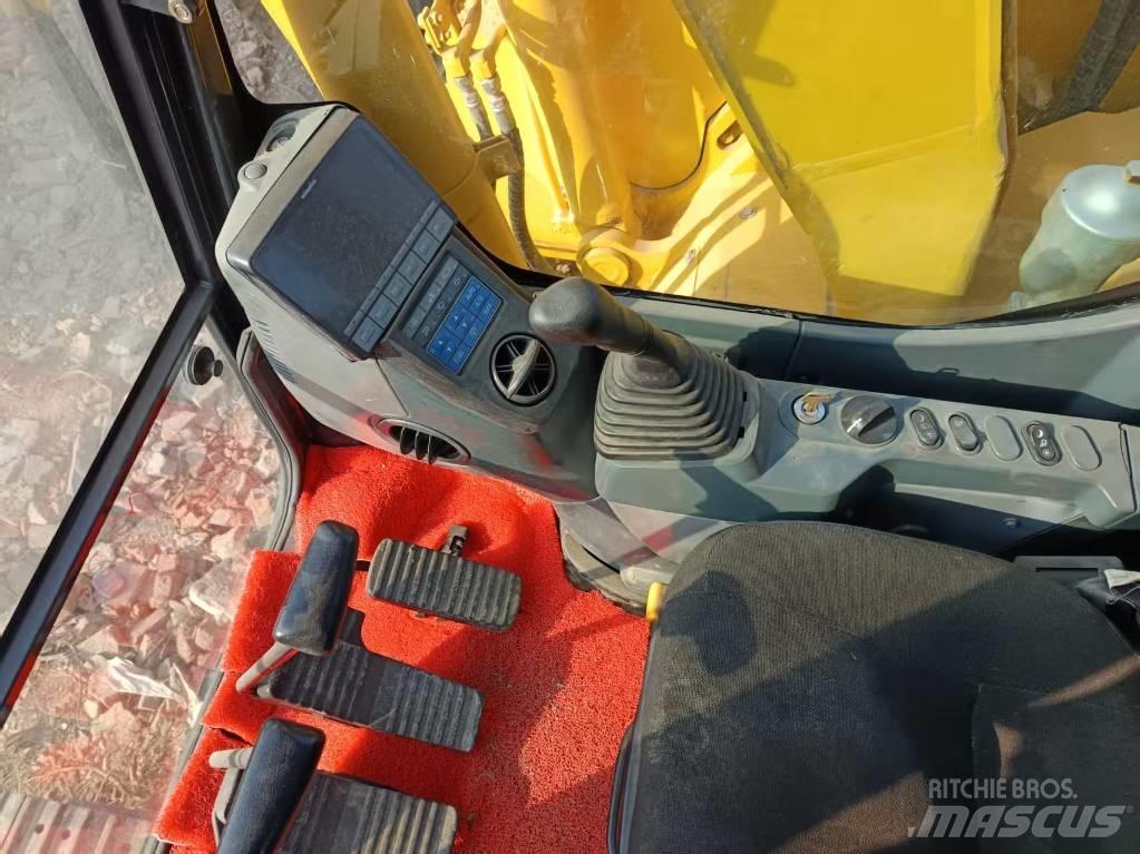 Komatsu PC138US Kāpurķēžu ekskavatori