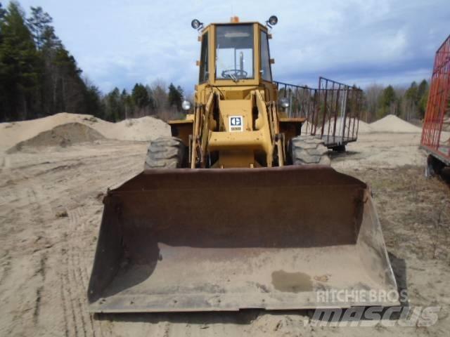 CAT 930 Iekrāvēji uz riteņiem