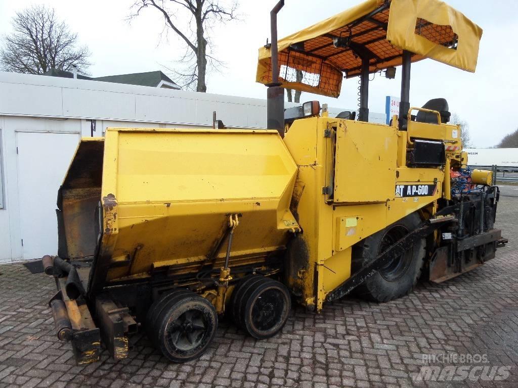 CAT AP 600 Asfalta klājēji