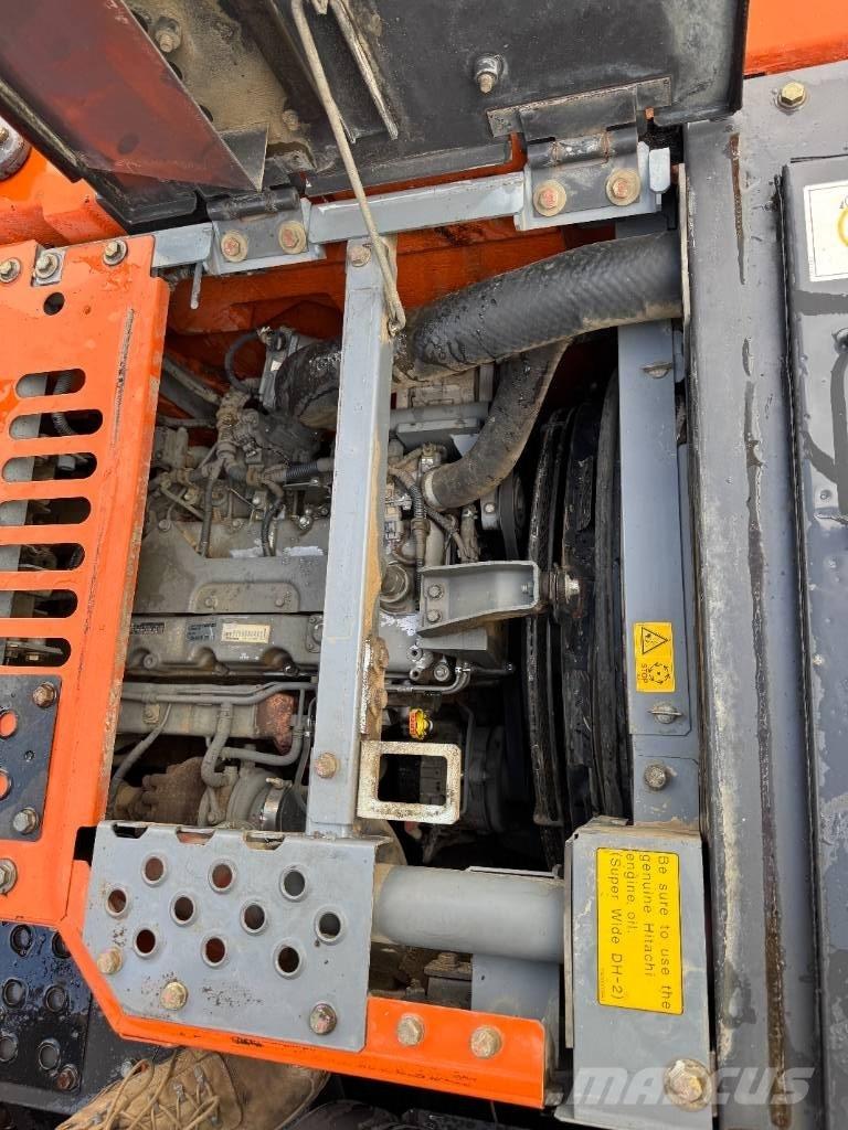 Hitachi ZX 135 US-5B Kāpurķēžu ekskavatori