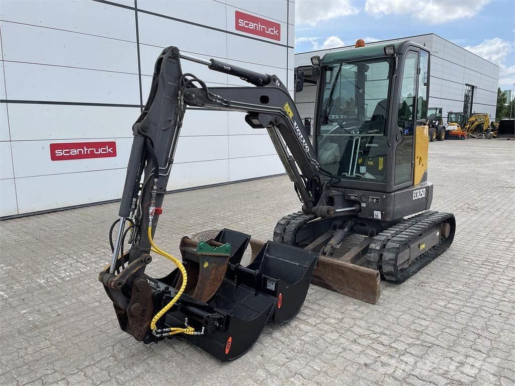 Volvo ECR25 Ekskavatori uz riteņiem