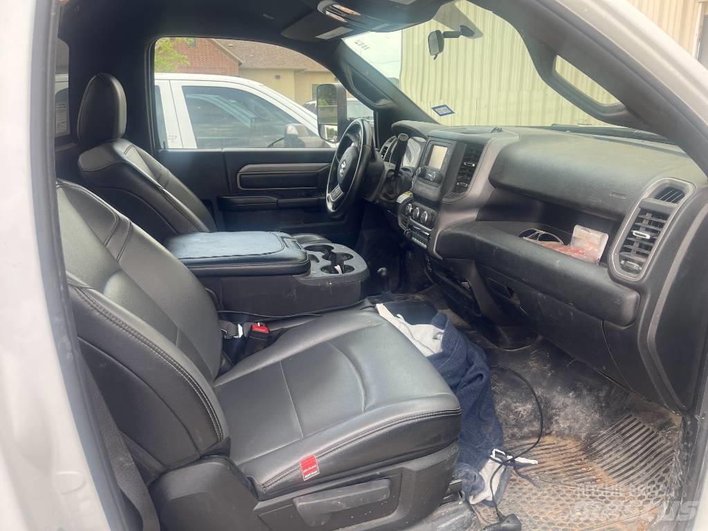 RAM 5500 Platformas/izkraušana no sāniem