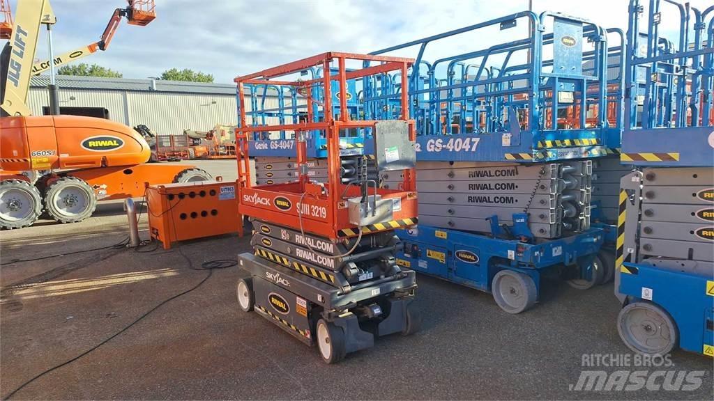 SkyJack SJIII3219 Šķerveida pacēlāji