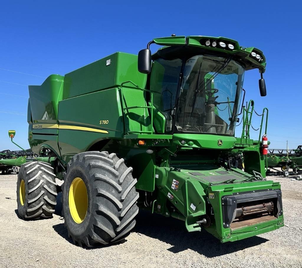 John Deere S 780 Ražas novākšanas kombaini