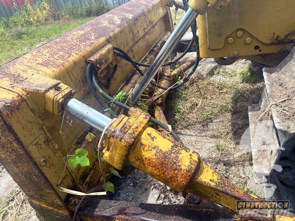 CAT D 6 C Kāpurķēžu buldozeri