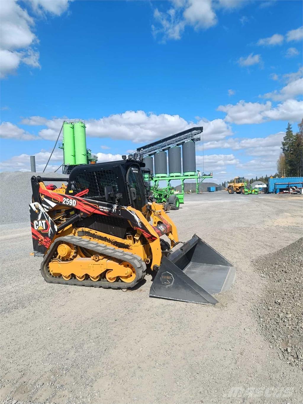 CAT 259D Lietoti riteņu kompaktiekrāvēji