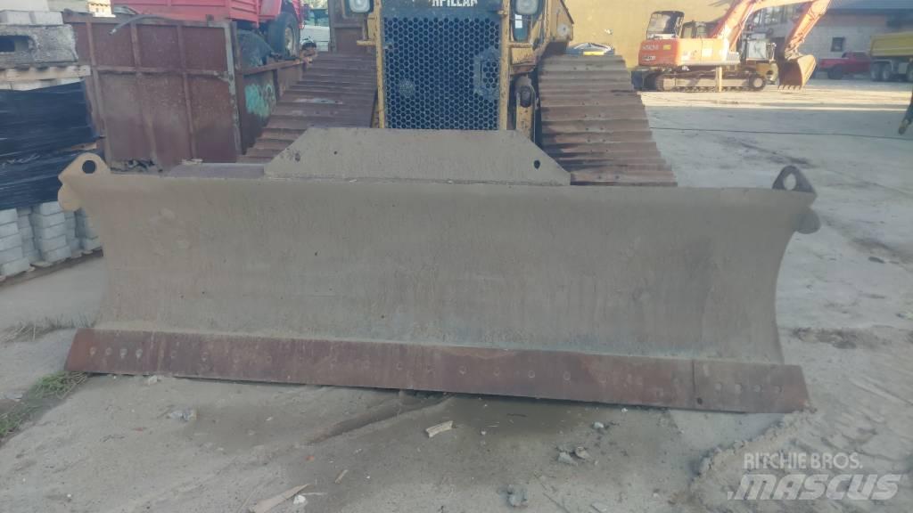 CAT D 4 LGP Kāpurķēžu buldozeri