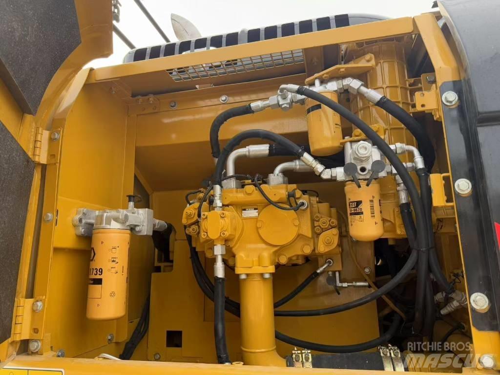 CAT 330 D L Kāpurķēžu ekskavatori