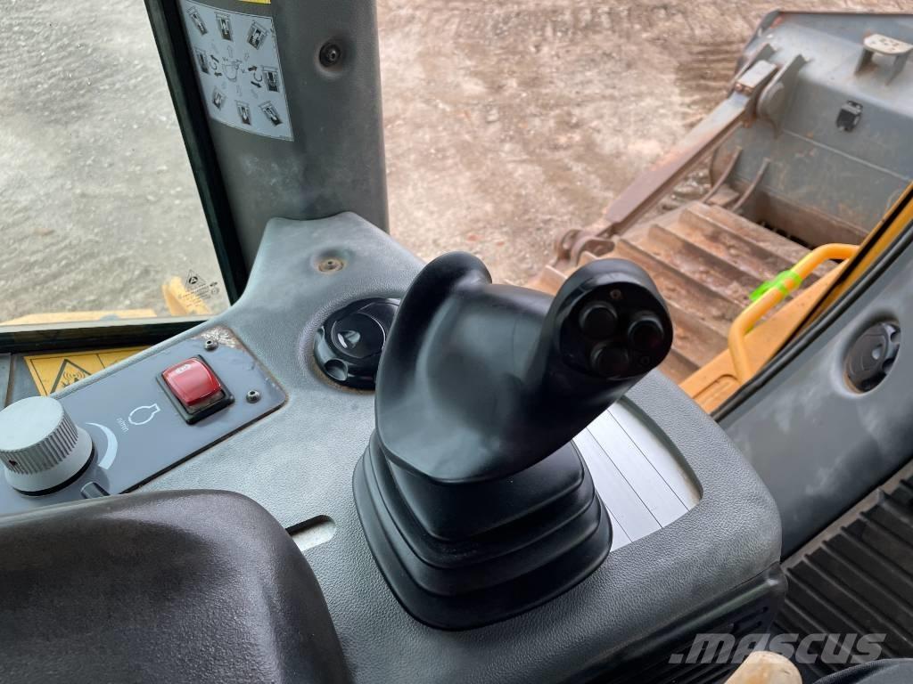 Liebherr PR 746 Kāpurķēžu buldozeri