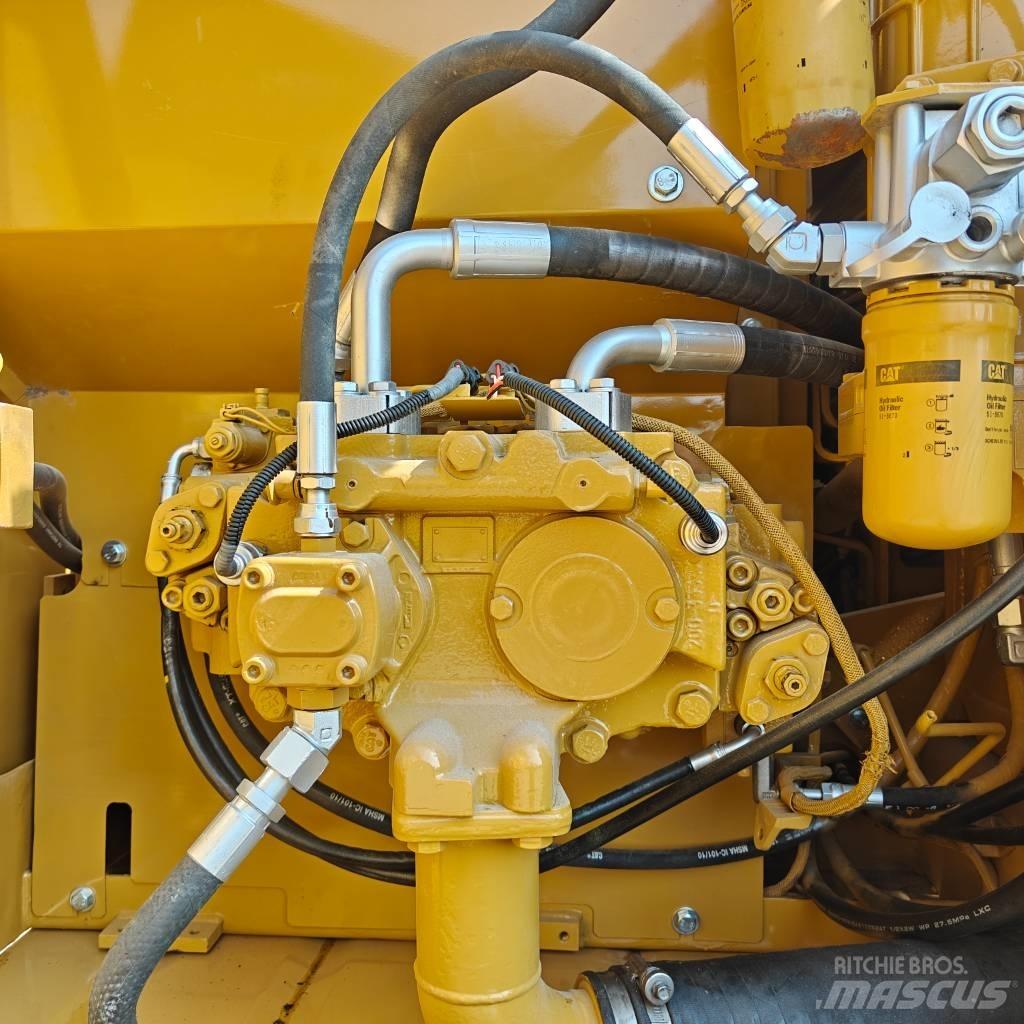 CAT 320D2 Kāpurķēžu ekskavatori