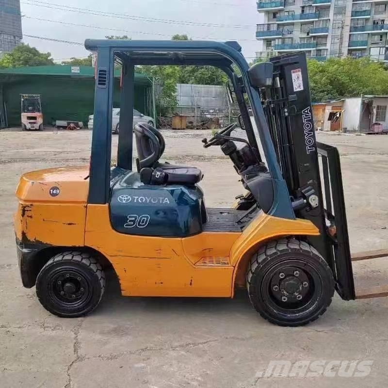 Toyota FD 30 Tehnika ar dīzeļa dzinēju