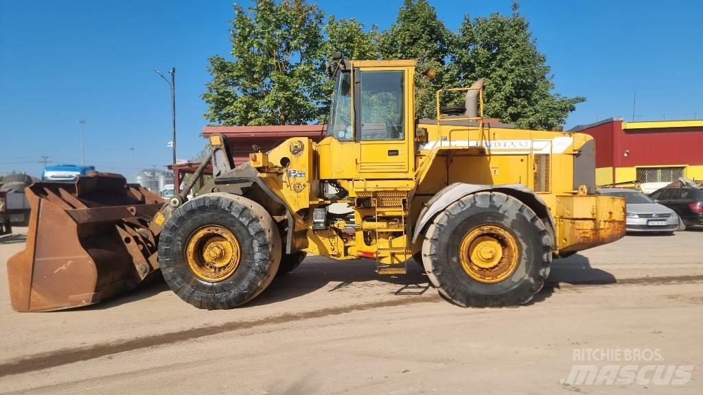Volvo 180 D Iekrāvēji uz riteņiem