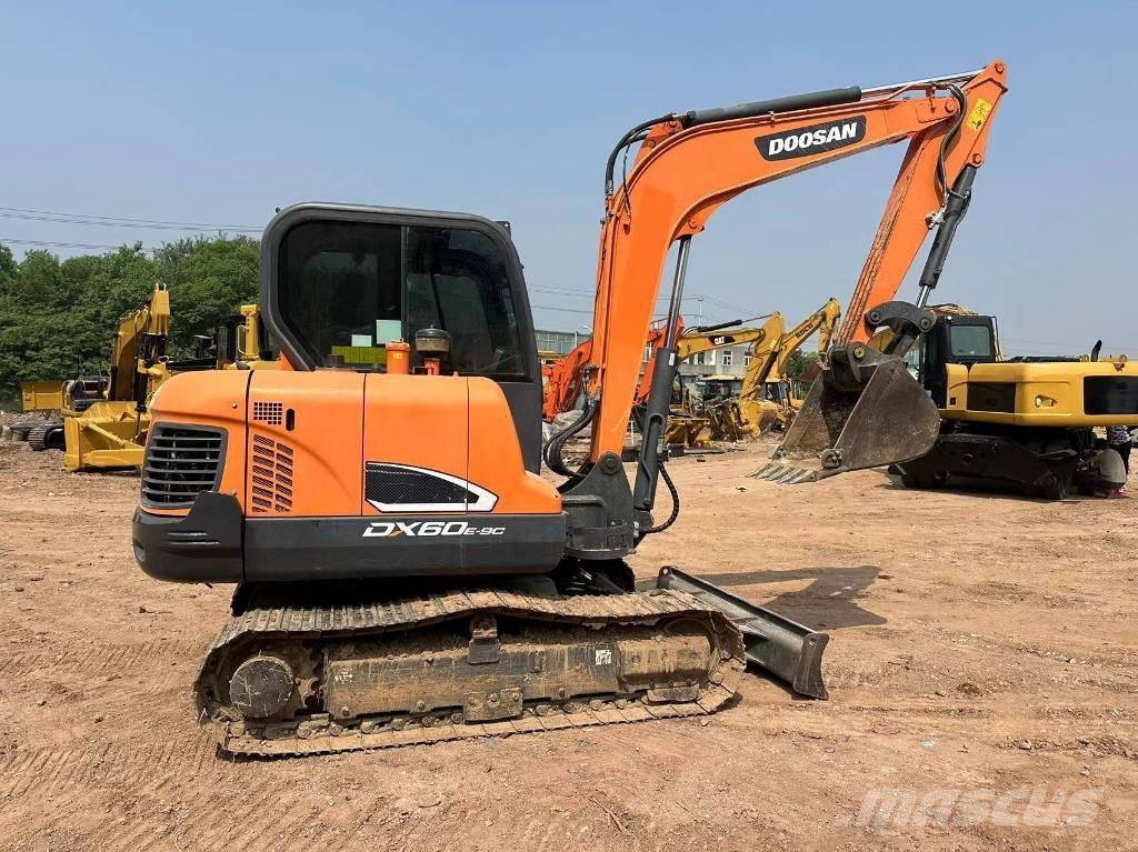 Doosan DX 60 Kāpurķēžu ekskavatori