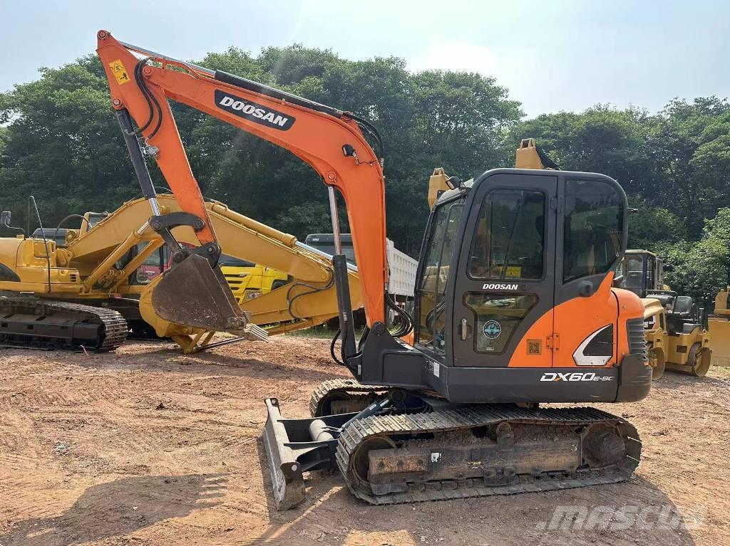 Doosan DX 60 Kāpurķēžu ekskavatori