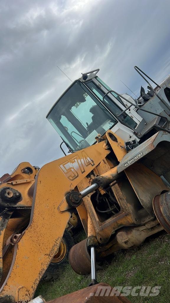Liebherr L 574 Strēles un kausi
