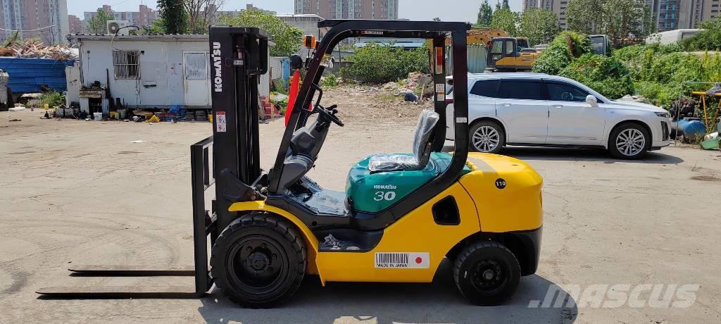 Komatsu 3 Tehnika ar dīzeļa dzinēju