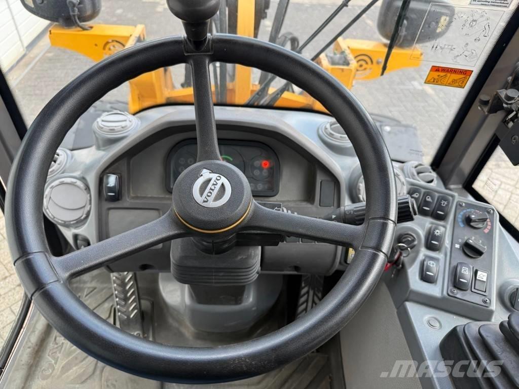 Volvo L 25 F Iekrāvēji uz riteņiem