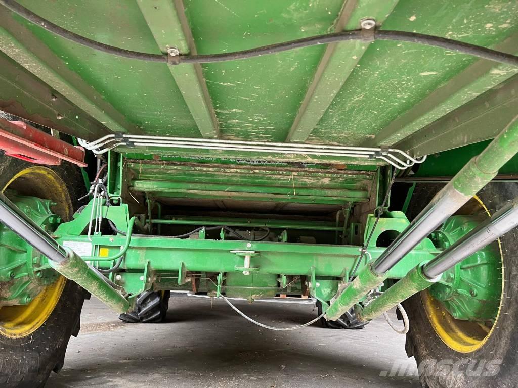 John Deere W 440 Ražas novākšanas kombaini
