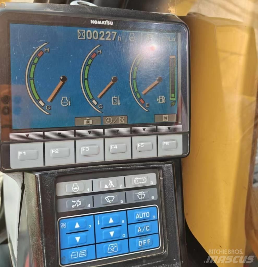 Komatsu 210LC-8 Kāpurķēžu ekskavatori