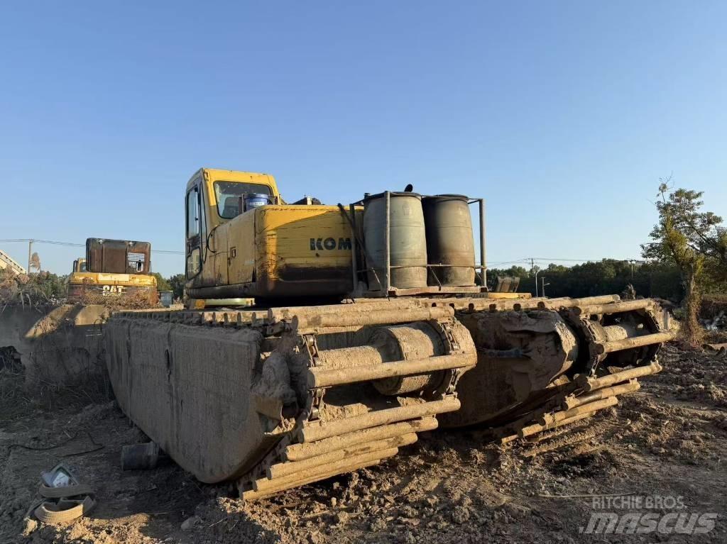 Komatsu PC 200-6 Amfībijas tipa ekskavatori