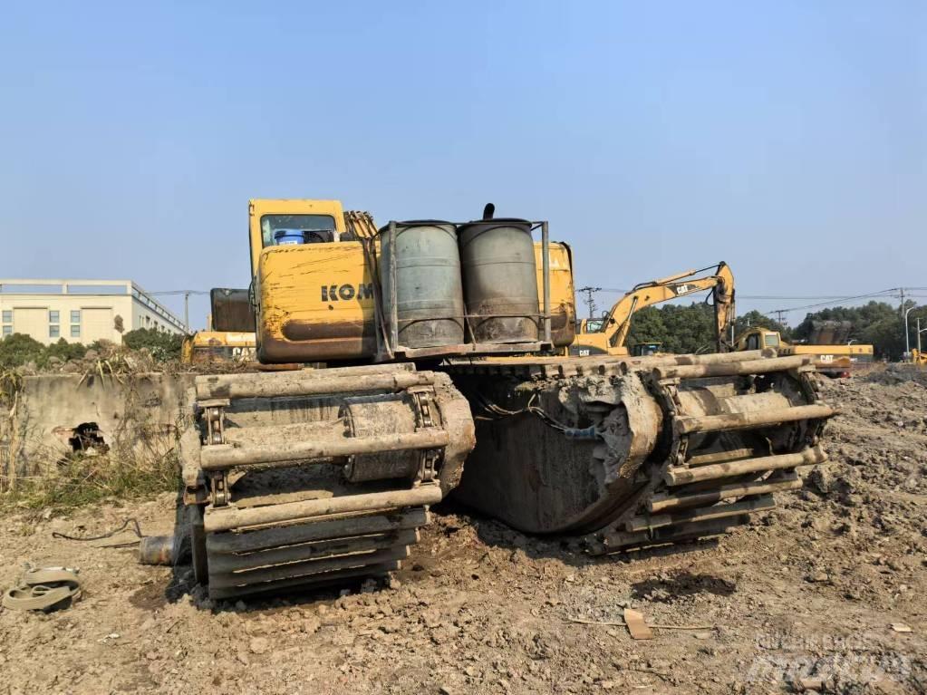 Komatsu PC 200-6 Amfībijas tipa ekskavatori