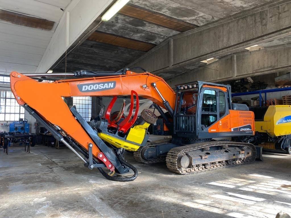 Doosan DX 235 NLC-5 Kāpurķēžu ekskavatori