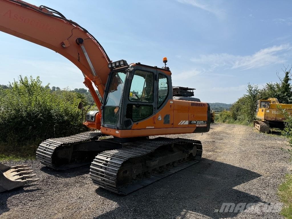 Doosan DX 225 LC Kāpurķēžu ekskavatori