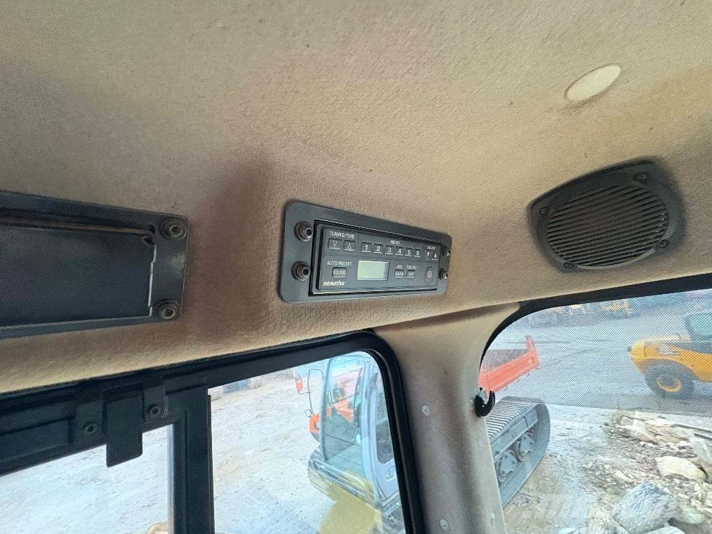 Komatsu D65PX-18 Kāpurķēžu buldozeri