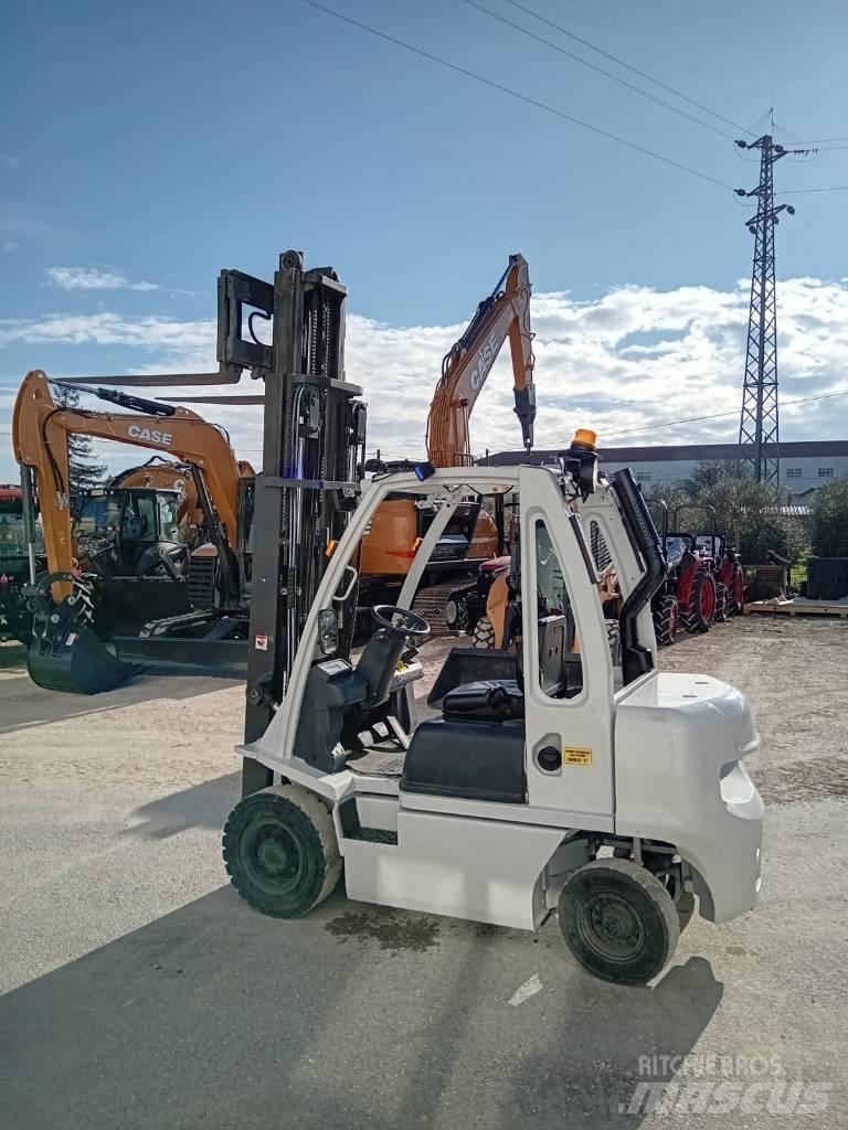 UniCarriers DX 25 Tehnika ar dīzeļa dzinēju