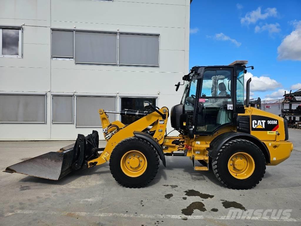 CAT 908M Iekrāvēji uz riteņiem